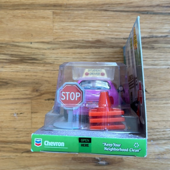 Chevron Cars Danni Driver - Picture 2 of 3